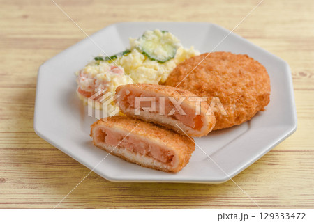 明太子コロッケとポテトサラダ 明太子コロッケとポテトサラダ 129333472