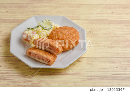 明太子コロッケとポテトサラダ 129333474