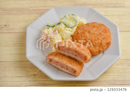明太子コロッケとポテトサラダ 明太子コロッケとポテトサラダ 129333476