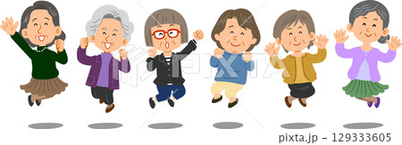 横一列でジャンプするシニアの女性たち 横一列でジャンプするシニアの女性たち 129333605