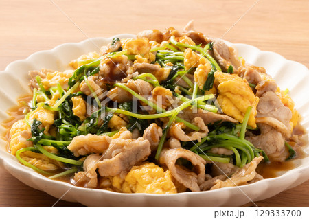 豚肉と豆苗と卵のオイスタソース炒め 豚肉と豆苗と卵のオイスタソース炒め 129333700