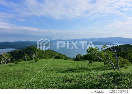 藻琴山展望駐車公園からの屈斜路湖 129333761