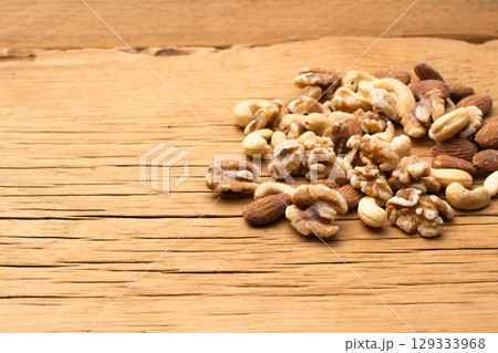 ローカーボ　ナッツ 129333968