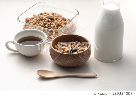 ローカーボ グラノーラ 牛乳 ローカーボ グラノーラ 牛乳 129334007