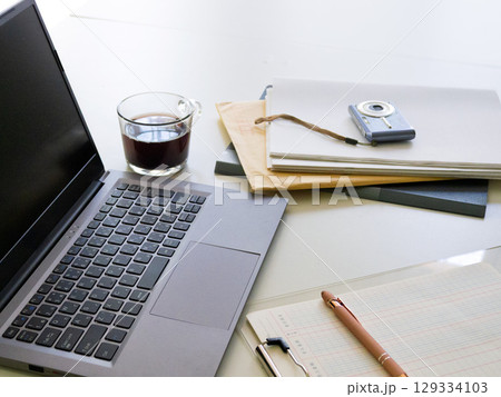 ノートパソコン、バインダー、売上伝 129334103