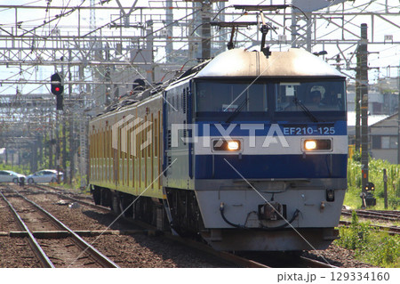 東海道貨物線を西へ…近江鉄道へ向かう西武新宿線旧2000系電車 東海道貨物線を西へ…近江鉄道へ向かう西武新宿線旧2000系電車 129334160
