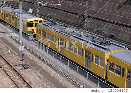 近江鉄道へ向かう西武新宿線旧2000系電車(新秋津駅付近) 近江鉄道へ向かう西武新宿線旧2000系電車(新秋津駅付近) 129334197