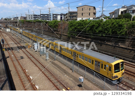 近江鉄道へ向かう西武新宿線旧2000系電車(新秋津駅付近) 近江鉄道へ向かう西武新宿線旧2000系電車(新秋津駅付近) 129334198