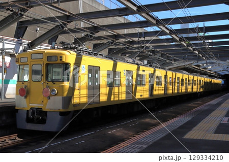 西武線を離れ近江鉄道へ向かう西武新宿線旧2000系電車（新秋津駅→川崎貨物駅） 129334210