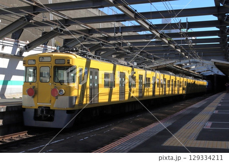 西武線を離れ近江鉄道へ向かう西武新宿線旧2000系電車(新秋津駅→川崎貨物駅) 西武線を離れ近江鉄道へ向かう西武新宿線旧2000系電車(新秋津駅→川崎貨物駅) 129334211