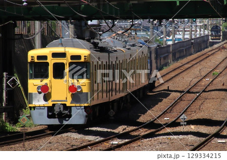 西武線を離れ近江鉄道へ向かう西武新宿線旧2000系電車(新秋津駅→川崎貨物駅) 西武線を離れ近江鉄道へ向かう西武新宿線旧2000系電車(新秋津駅→川崎貨物駅) 129334215