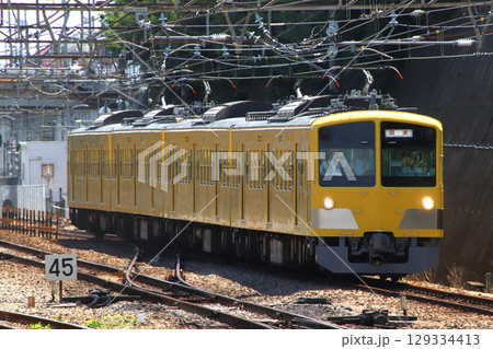 JR武蔵野線→西武池袋線へ戻る新101系牽引車（263F：回送列車） 129334413
