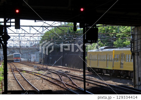 JR武蔵野線→西武池袋線へ戻る新101系牽引車（263F：回送列車） 129334414
