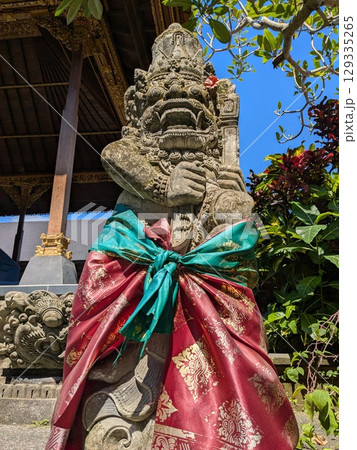 バリ島ウブドにある観光地「ウブド王宮」 129335265