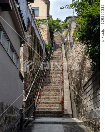 広島県呉市両城にある急な階段 広島県呉市両城にある急な階段 129335333