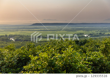 【北海道_釧路湿原】黄昏時の細岡展望台からの眺望 夏 129335516