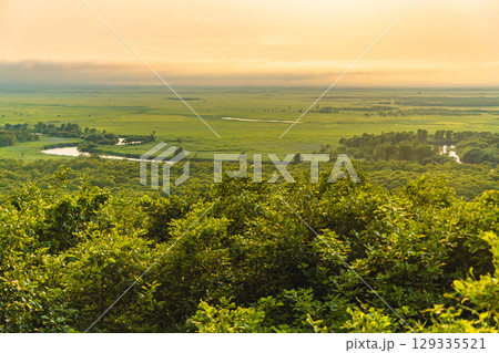 【北海道_釧路湿原】黄昏時の細岡展望台からの眺望 夏 129335521