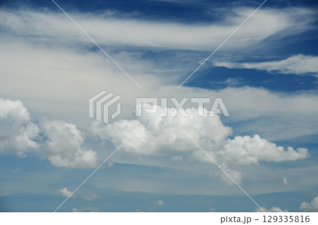 青い空と白い雲 青い空と白い雲 129335816