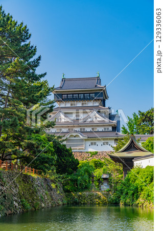 【福岡県北九州市】晴天下の小倉城 129336063