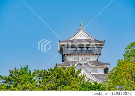 【福岡県北九州市】晴天下の小倉城 【福岡県北九州市】晴天下の小倉城 129336073