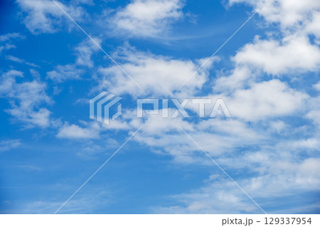秋の空 秋 青空 晴れ 10月 129337954