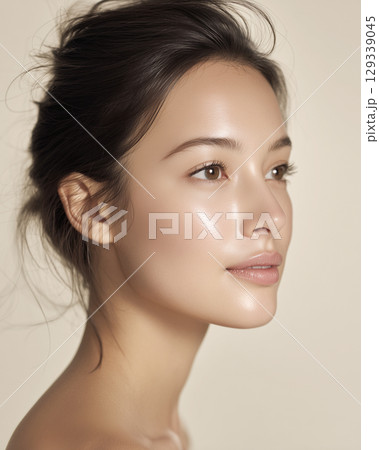 女性のスキンケアイメージ 129339045