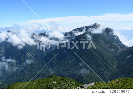 仙丈ヶ岳登山、山梨県 129339075