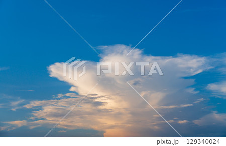 夏 夕焼けの積乱雲 夏 夕焼けの積乱雲 129340024