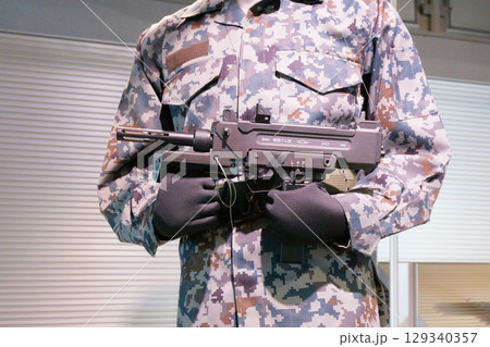 自衛隊9mm機関拳銃 129340357