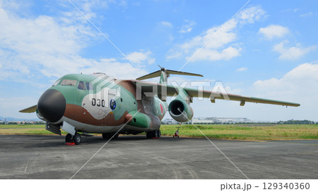 航空自衛隊エプロンのC-1輸送機 航空自衛隊エプロンのC-1輸送機 129340360