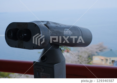 望遠鏡 双眼鏡 観光地 望遠鏡 双眼鏡 観光地 129340387
