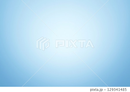 柔らかな光が広がるペールブルーのグラデーション背景 129341485