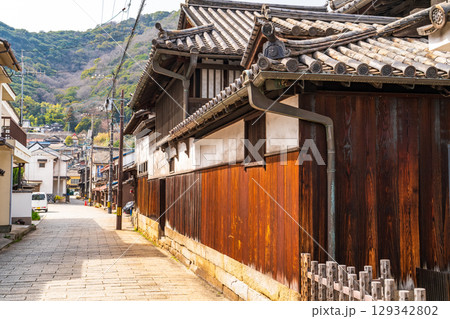 《広島県》鞆の浦の路地・日本の原風 129342802