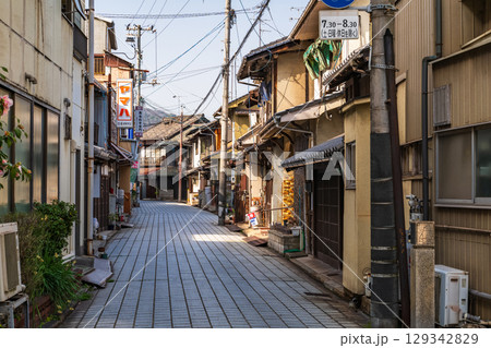 《広島県》鞆の浦の路地・日本の原風 129342829