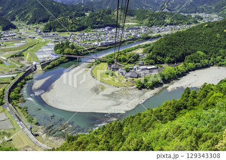 那賀町 那賀川と鷲敷周辺の街並み 徳島県那賀町 那賀町 那賀川と鷲敷周辺の街並み 徳島県那賀町 129343308
