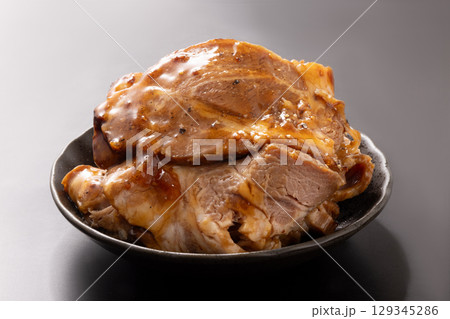 蜜焼き　ローストポーク（北海道産　四元豚） 129345286