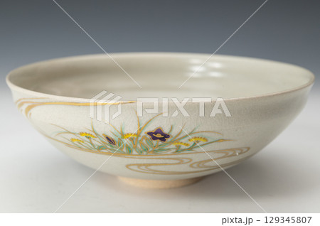 色絵仁清 秋草画茶碗|雅な京焼抹茶碗 色絵仁清 秋草画茶碗|雅な京焼抹茶碗 129345807