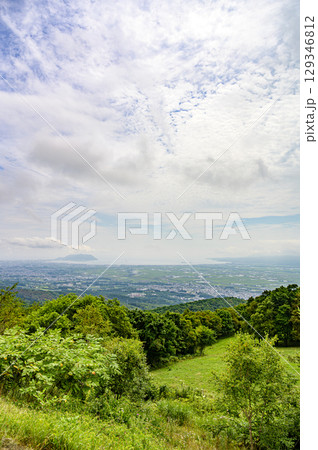 北海道 七飯町の城岱牧場展望台からの眺め 129346812