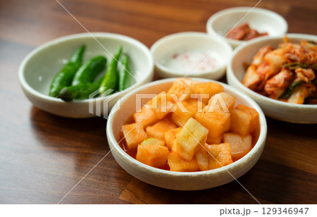 ラディッシュ 大根 カブ 129346947