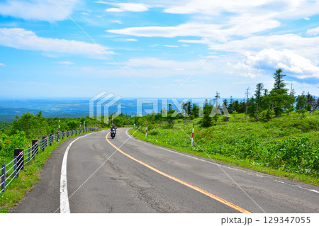道道52号　摩周湖畔より釧路平野 129347055