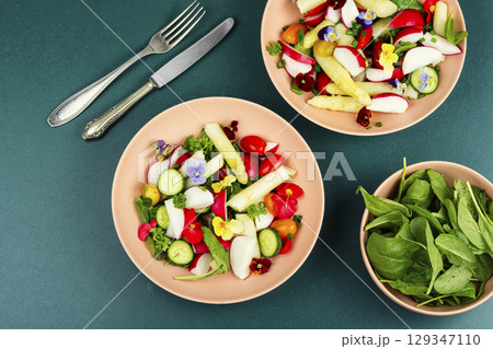 Fresh mixed salad with edible flowers. Fresh mixed salad with edible flowers. 129347110