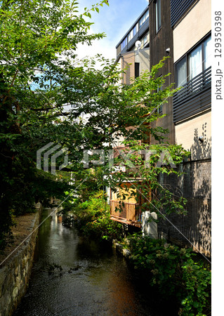 京都・高瀬川 129350398