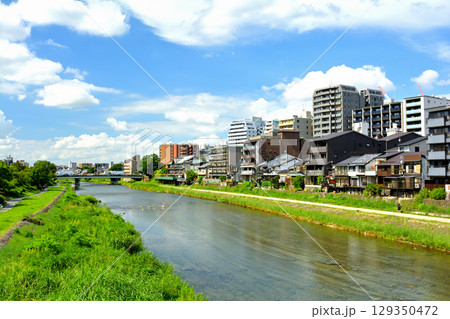 京都・鴨川 129350472