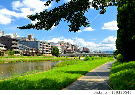 京都・鴨川 129350543