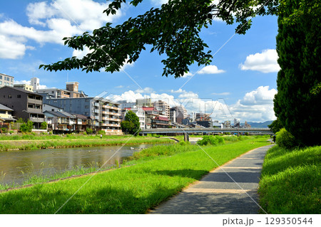 京都・鴨川 129350544