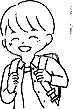 ランドセルを背負う笑顔の男の子 129353570