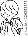 ランドセルを背負う男の子 129353573