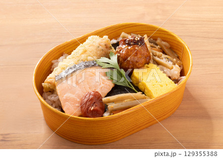 焼き鮭　海苔弁当 129355388