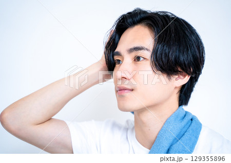 男性　ポートレート 129355896