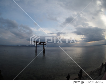 滋賀県 琵琶湖畔に佇む白髭神社の鳥居⑨ 滋賀県 琵琶湖畔に佇む白髭神社の鳥居⑨ 129356467